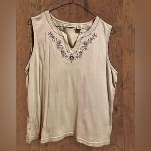 Vintage 90’s White Stag Stone and Maroon Embroidered Top